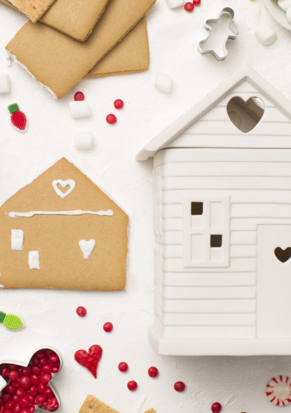 5 easy steps to the perfect DIY gingerbread house!