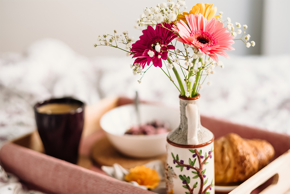 Photo of Breakfast in bed with flower