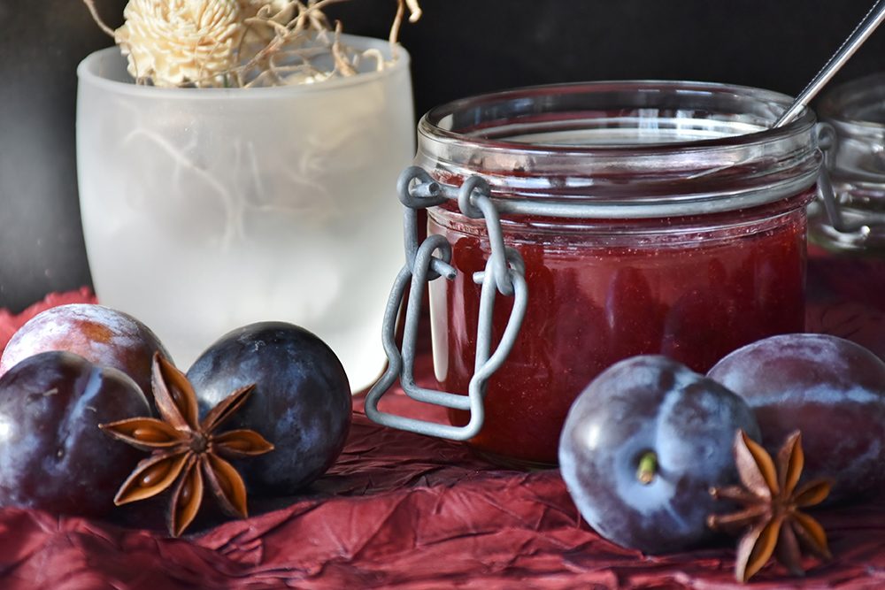 Photo of plums and plumb jam