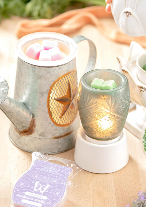 8/22 blog photoshoot image featuring Scentsy rustic warmer, mini warmer, peace and prosperity warmer, Farmers market fragrance and lavender cotton fragrance