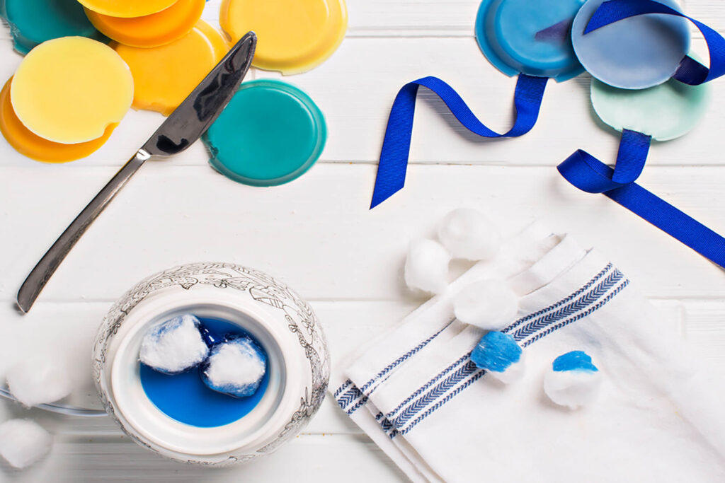 Removing old wax from scentsy warmer using cotton balls