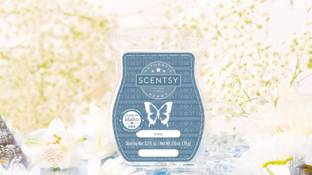 Luna scented Scentsy Wax Bar with aromas of white florals, juicy berries and sandalwood