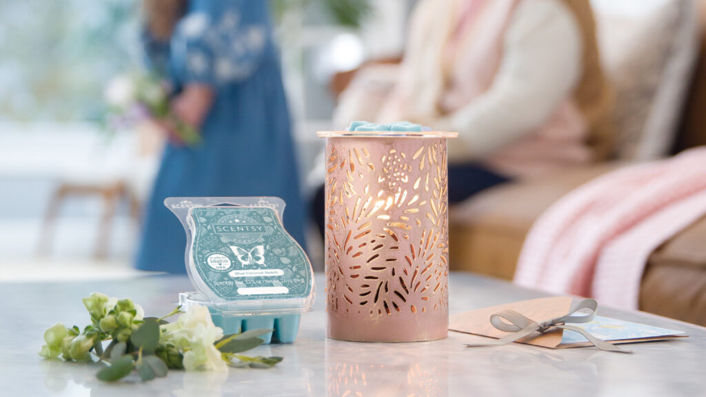 Scentsy mother's day collection gifts! Pictured is the Golden Glow wax warmer and a wax bar scented in Blue Coconut Beach fragrance with a mother's day card